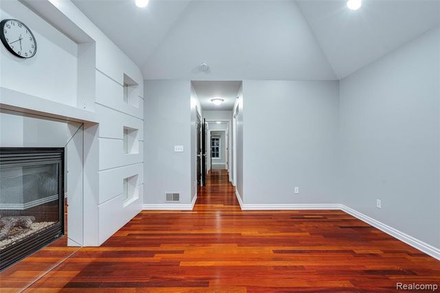 1284 W Crystal Circle, Canton, MI 48187