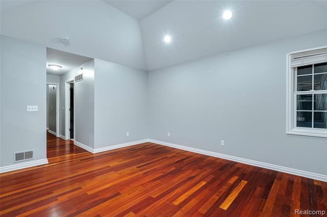 1284 W Crystal Circle, Canton, MI 48187