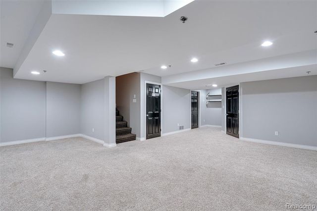 1284 W Crystal Circle, Canton, MI 48187