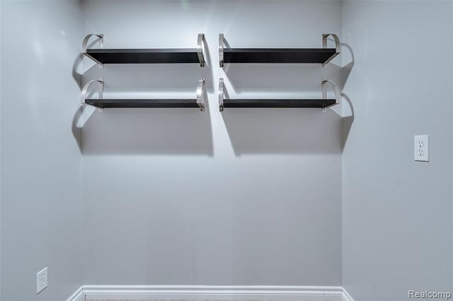 1284 W Crystal Circle, Canton, MI 48187