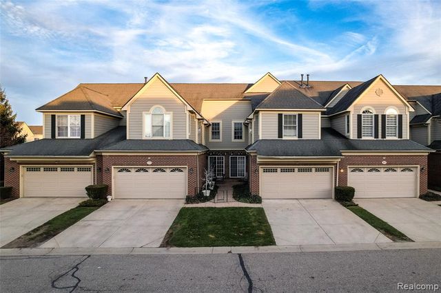 1284 W Crystal Circle, Canton, MI 48187