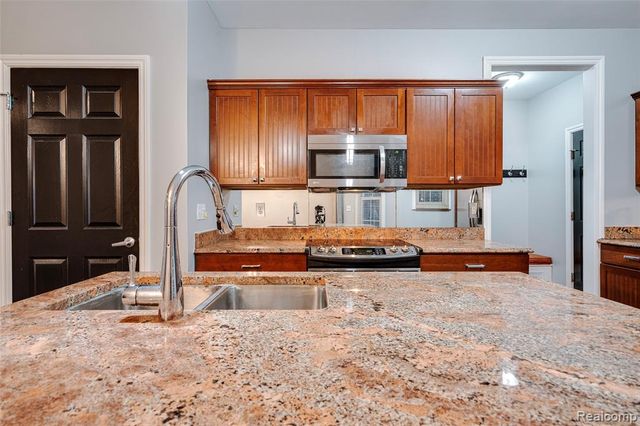 1284 W Crystal Circle, Canton, MI 48187