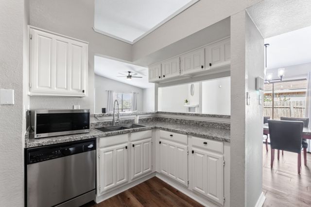 4212 N Staghorn Circle, Fort Worth, TX 76137