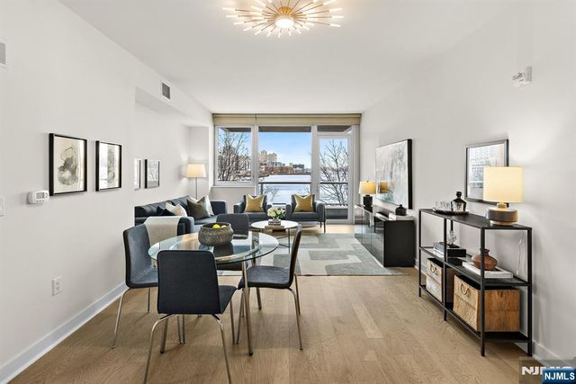 1000 Ave At Port Imperial 306, Weehawken, NJ 07086