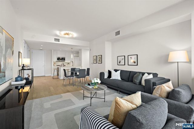 1000 Ave At Port Imperial 306, Weehawken, NJ 07086