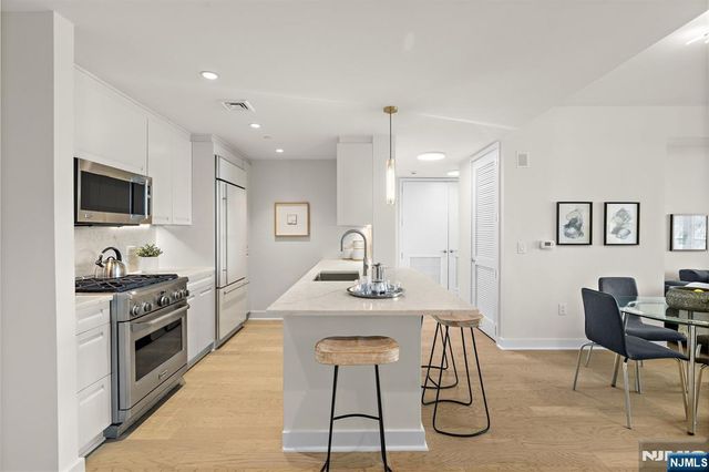 1000 Ave At Port Imperial 306, Weehawken, NJ 07086