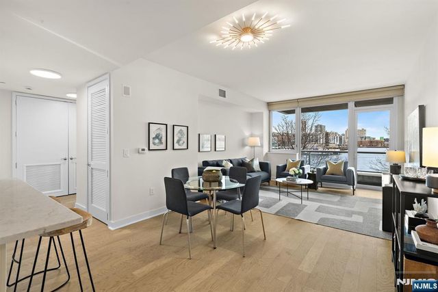 1000 Ave At Port Imperial 306, Weehawken, NJ 07086