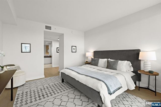 1000 Ave At Port Imperial 306, Weehawken, NJ 07086