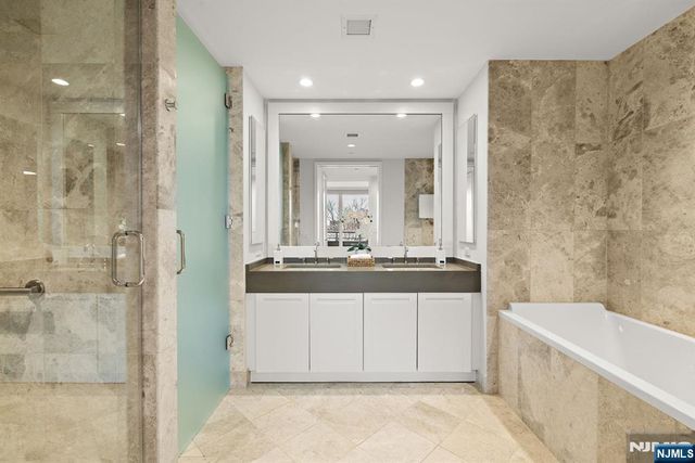 1000 Ave At Port Imperial 306, Weehawken, NJ 07086