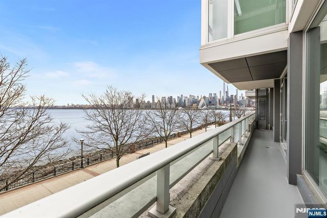 1000 Ave At Port Imperial 306, Weehawken, NJ 07086