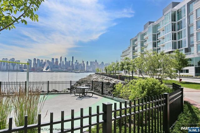 1000 Ave At Port Imperial 306, Weehawken, NJ 07086