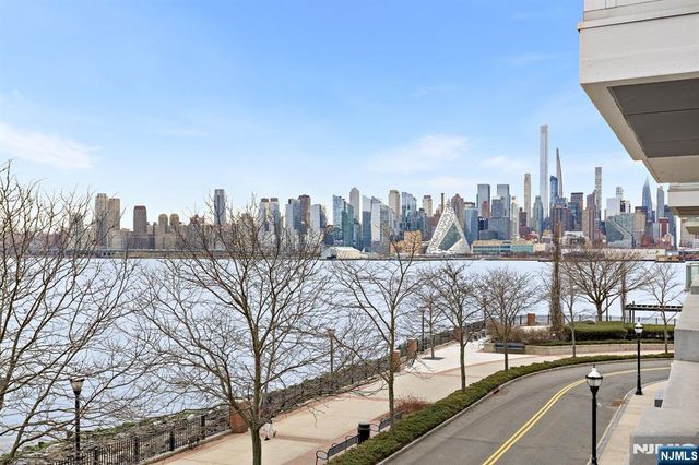 1000 Ave At Port Imperial 306, Weehawken, NJ 07086