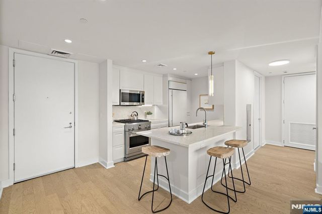 1000 Ave At Port Imperial 306, Weehawken, NJ 07086