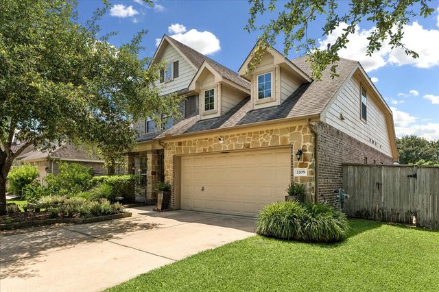 2209 Valley Blossum Lane, League City, TX 77573