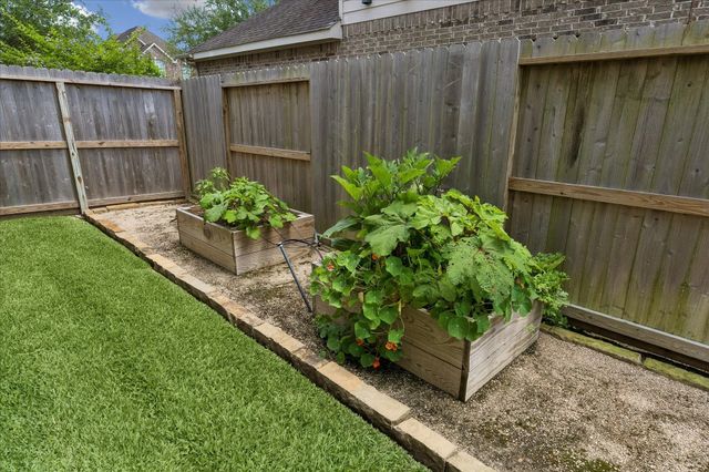 2209 Valley Blossum Lane, League City, TX 77573