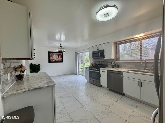 2525 Luddington Drive, Toledo, OH 43615