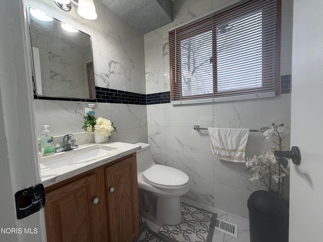 2525 Luddington Drive, Toledo, OH 43615