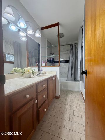 2525 Luddington Drive, Toledo, OH 43615