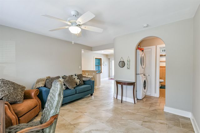 818 11th Street, Galveston, TX 77550