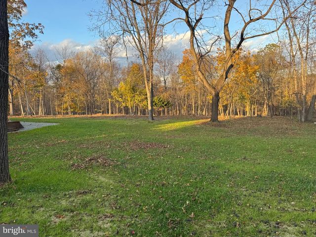 55 APPLE HILL RD, Furlong, PA 18925