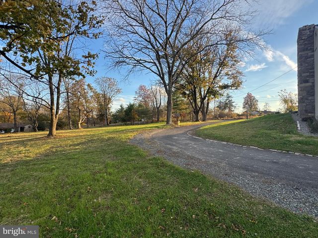 55 APPLE HILL RD, Furlong, PA 18925