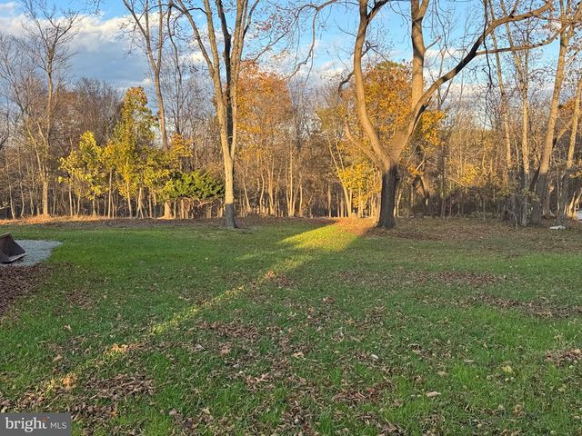 55 APPLE HILL RD, Furlong, PA 18925