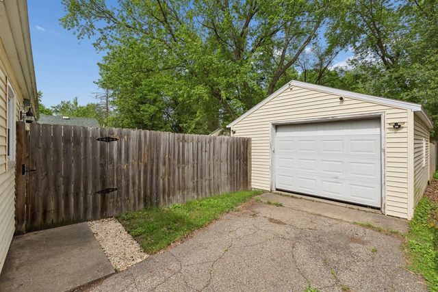 1602 Baker Drive, Kalamazoo, MI 49048