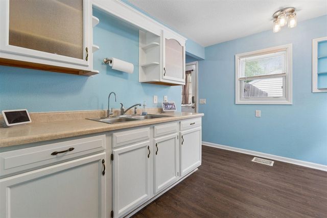 1602 Baker Drive, Kalamazoo, MI 49048