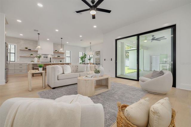 520 48TH AVENUE N, St Petersburg, FL 33703