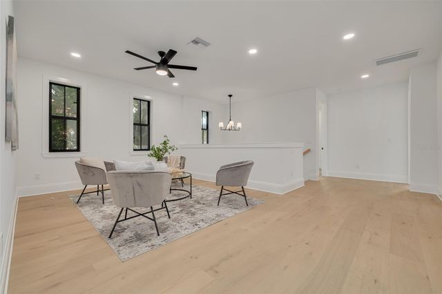 520 48TH AVENUE N, St Petersburg, FL 33703