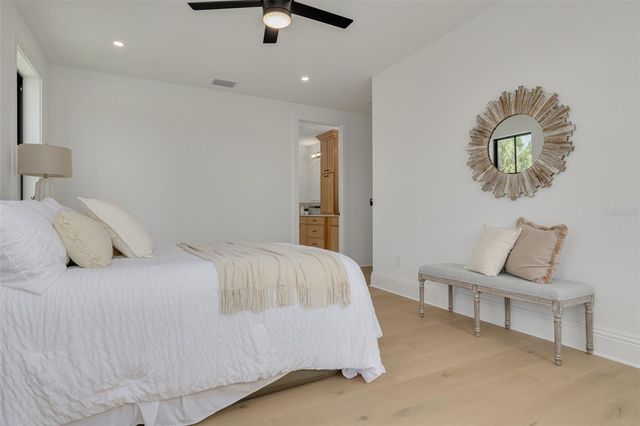 520 48TH AVENUE N, St Petersburg, FL 33703