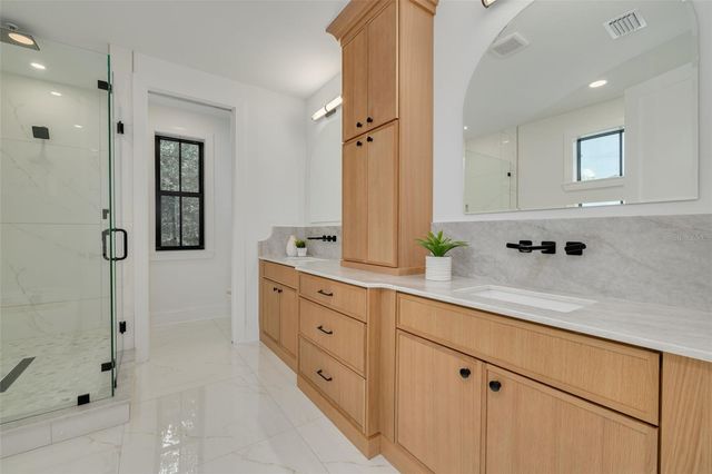 520 48TH AVENUE N, St Petersburg, FL 33703