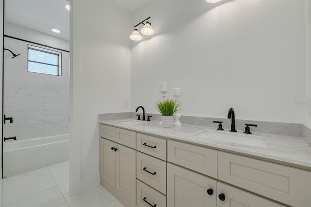 520 48TH AVENUE N, St Petersburg, FL 33703