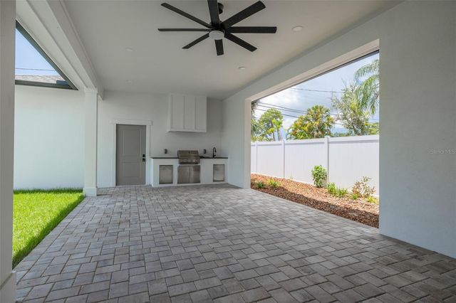 520 48TH AVENUE N, St Petersburg, FL 33703