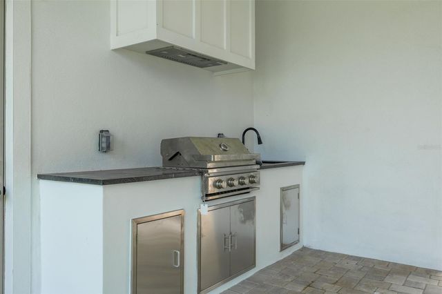 520 48TH AVENUE N, St Petersburg, FL 33703