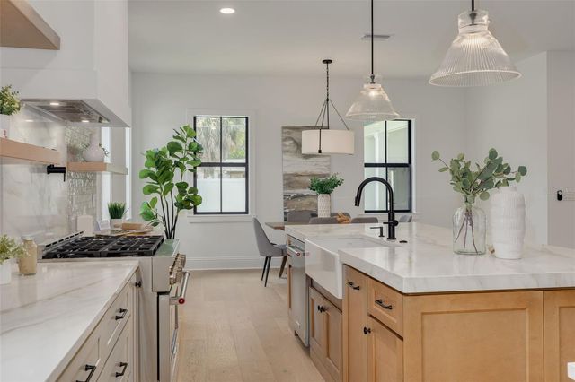 520 48TH AVENUE N, St Petersburg, FL 33703