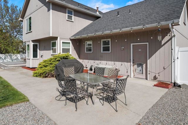 3916 E Tanager Ln, Mead, WA 99021
