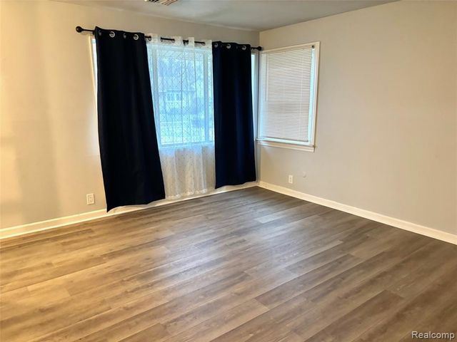 22011 Blackstone Street, Oak Park, MI 48237