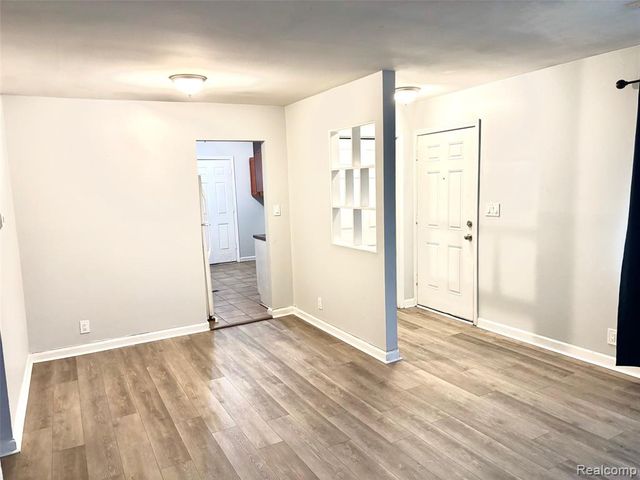 22011 Blackstone Street, Oak Park, MI 48237