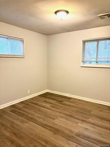 22011 Blackstone Street, Oak Park, MI 48237