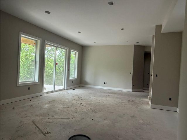 31517 W 86th Court, De Soto, KS 66018