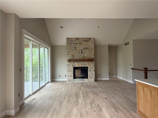 31517 W 86th Court, De Soto, KS 66018