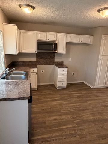 3402 Green Hill Drive, Arlington, TX 76014