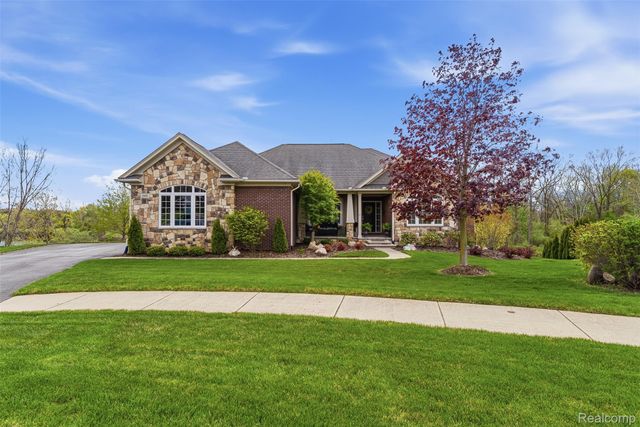 660 Willow Lake Court, Oxford Charter Township, MI 48371