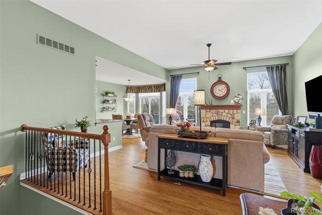 660 Willow Lake Court, Oxford Charter Township, MI 48371