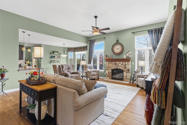 660 Willow Lake Court, Oxford Charter Township, MI 48371