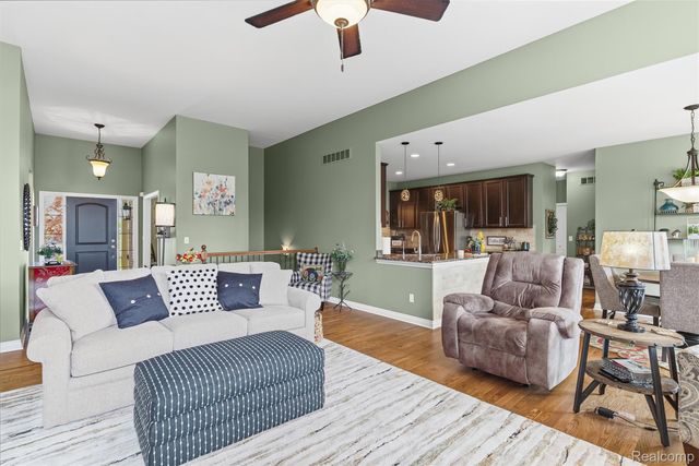 660 Willow Lake Court, Oxford Charter Township, MI 48371