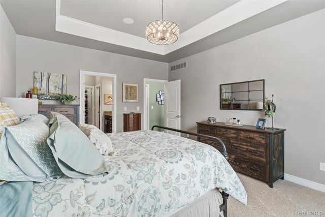660 Willow Lake Court, Oxford Charter Township, MI 48371