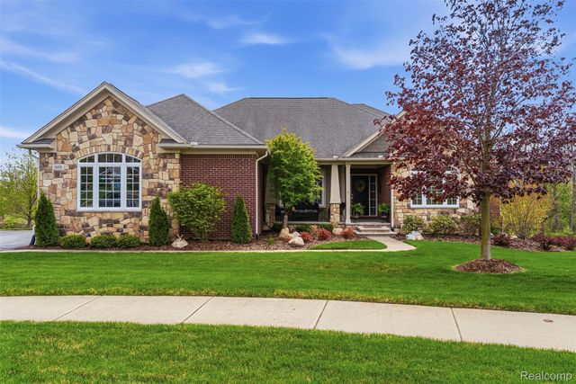 660 Willow Lake Court, Oxford Charter Township, MI 48371