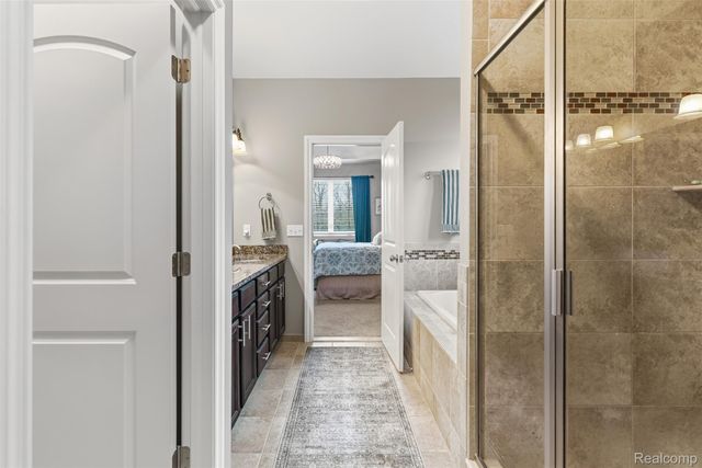 660 Willow Lake Court, Oxford Charter Township, MI 48371